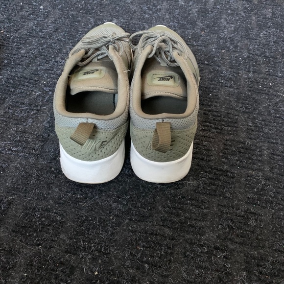 Nike sneakers - Picture 2 of 4